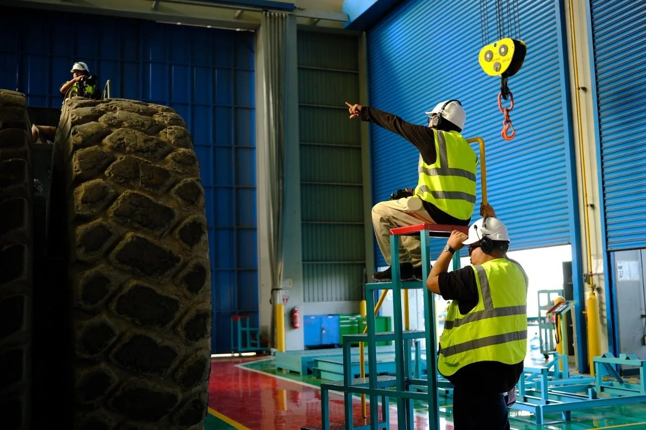BTS Komatsu HD