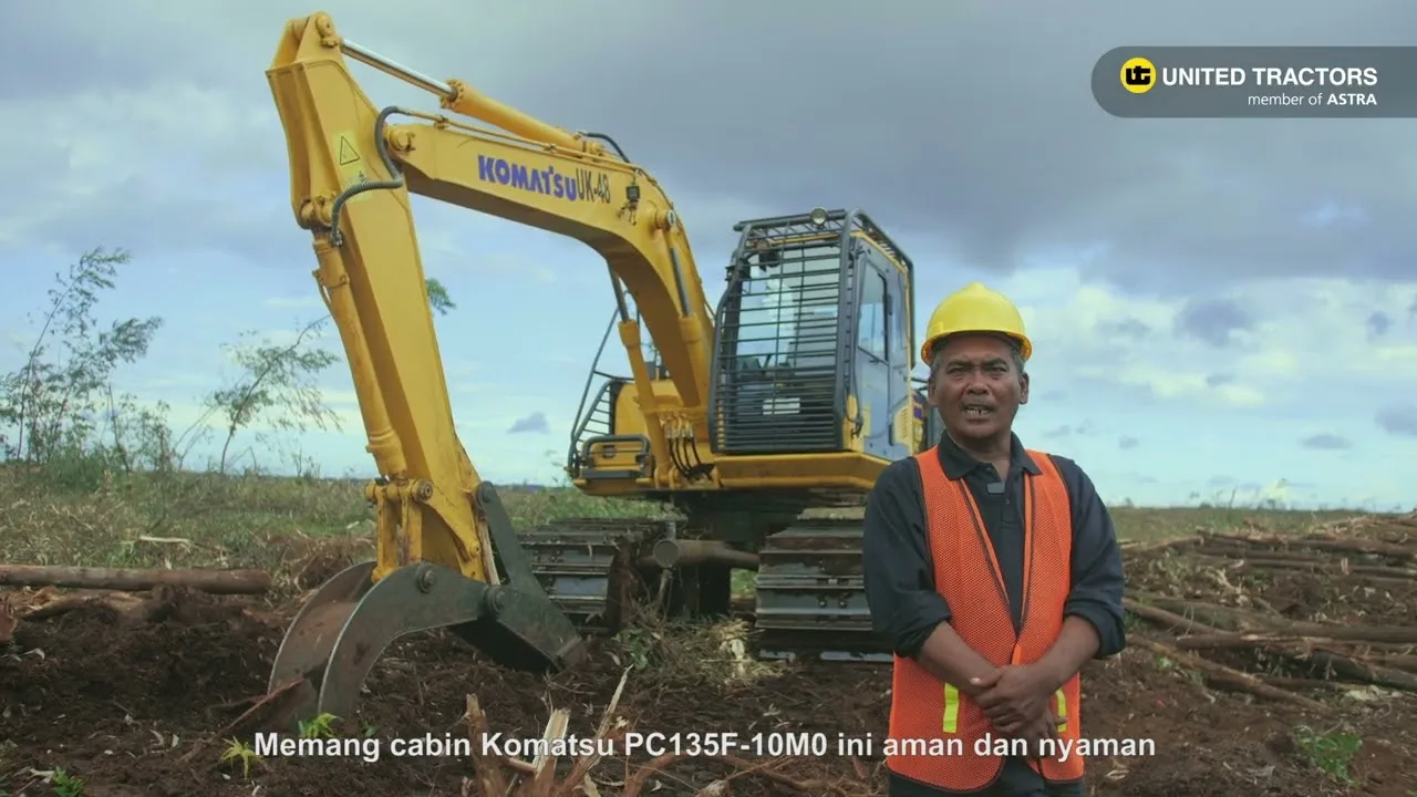 Komatsu PC135 di area land clearing